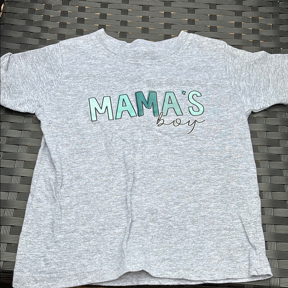 Gray Kids T-Shirt with 'Mama's Boy' Print